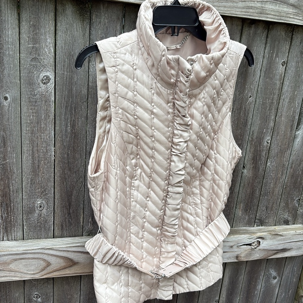 White House Black Market medium champagne quilted zip vest w/ belt. NWT!! - Picture 2 of 7